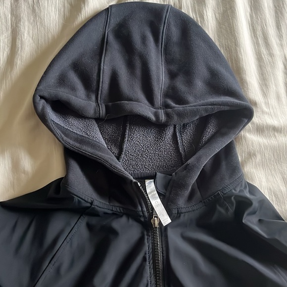 Fabletics Black Cinched Athletic Hoodie - Picture 3 of 3